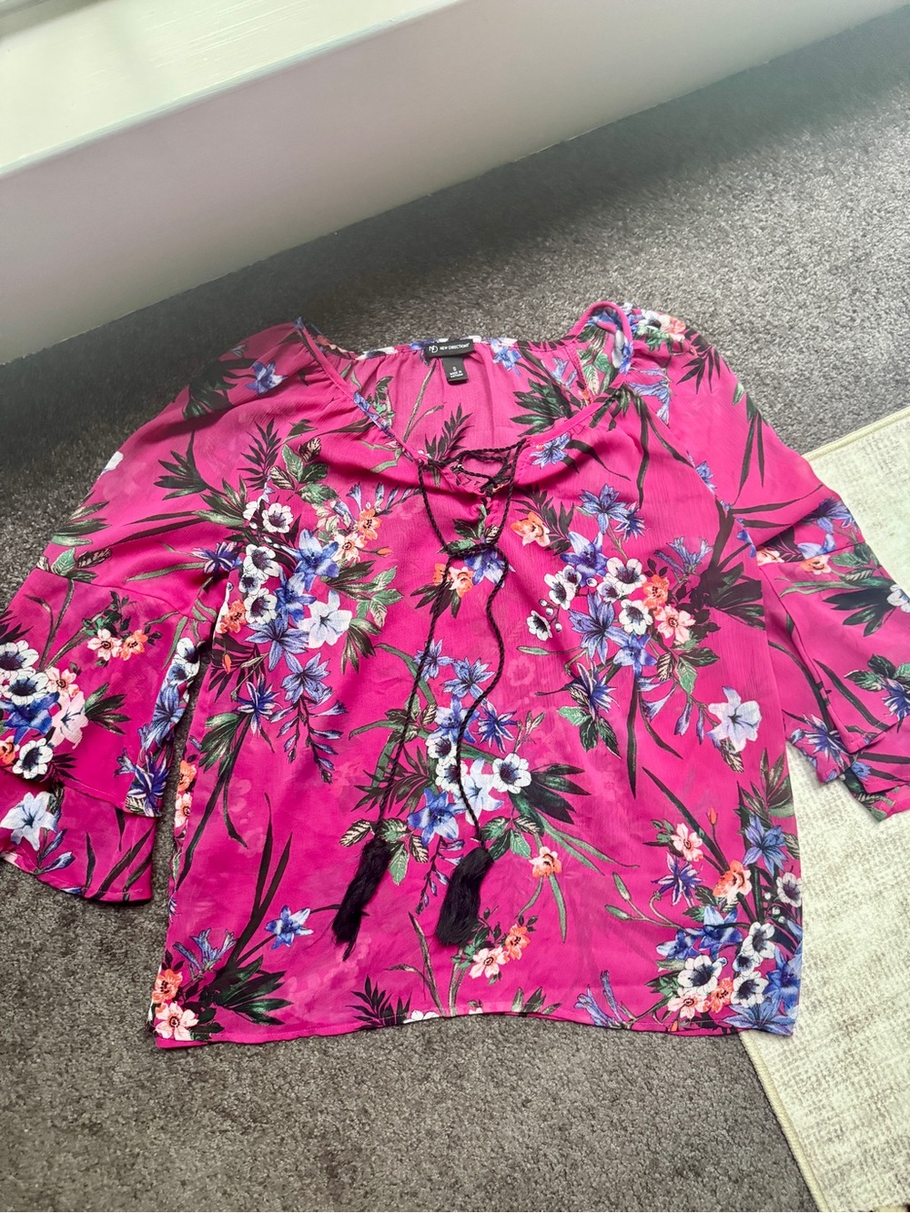 New Directions Pink Floral V-Neck Tie Blouse 3/4 Sleeve Regular Fit Size S